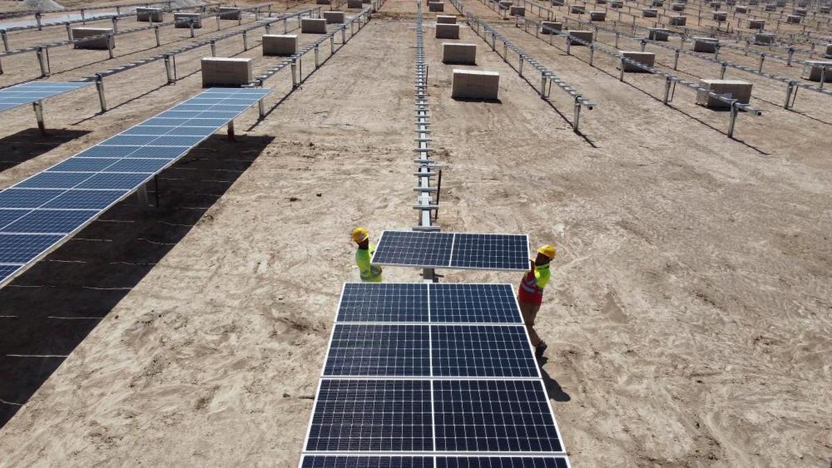 Instalación de placas solares de Iberdrola en Villarino de los Aires.