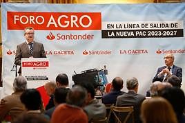 El consejero de Agricultura, Gerardo Dueñas, junto al director de LA GACETA, Julián Ballestero.