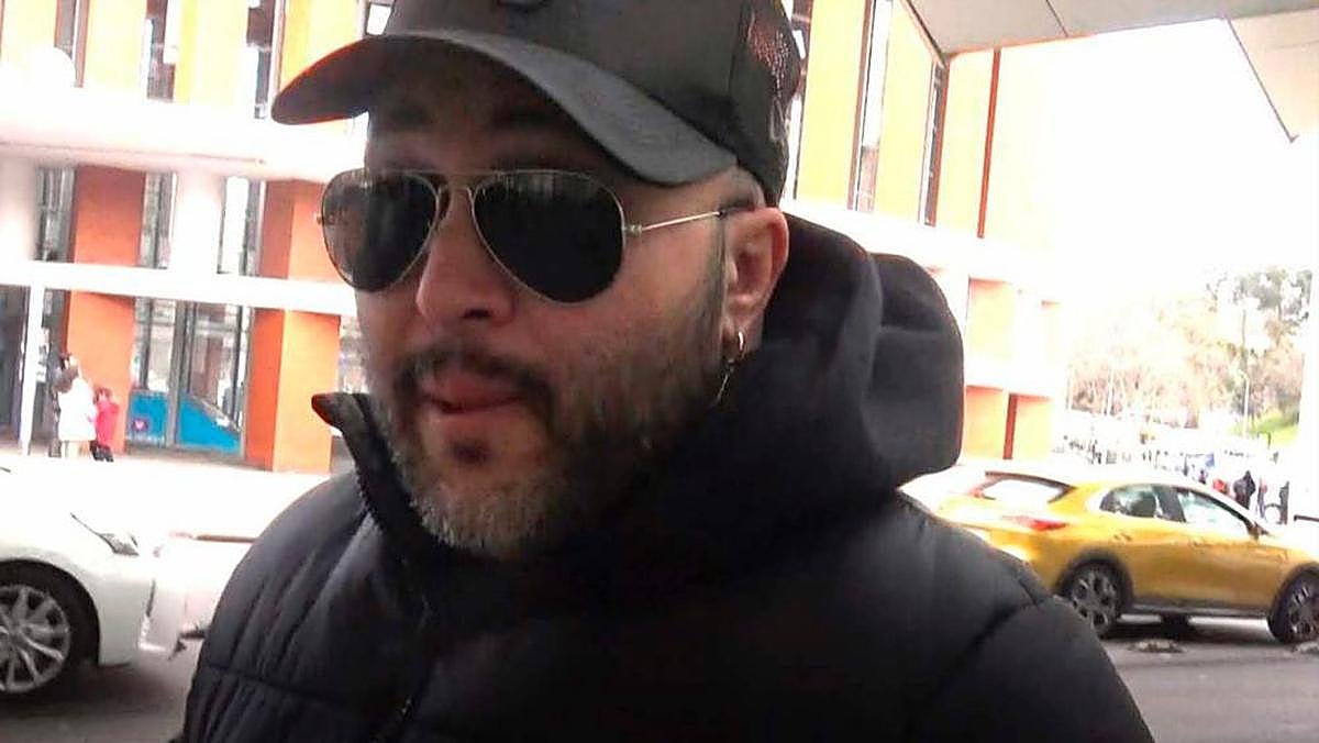 Kiko Rivera contestando de malas formas a la prensa.