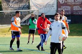 El entrenador del Salamanca, Jehu Chiapas, en un entrenamiento.