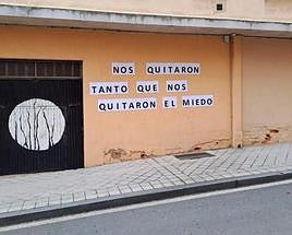 Uno de los mensajes que se pueden ver en el barrio del Oeste