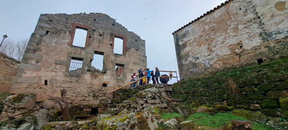 Imagen del mirador inaugurado el 26 de julio pasado entre un molino y una fábrica de paños.