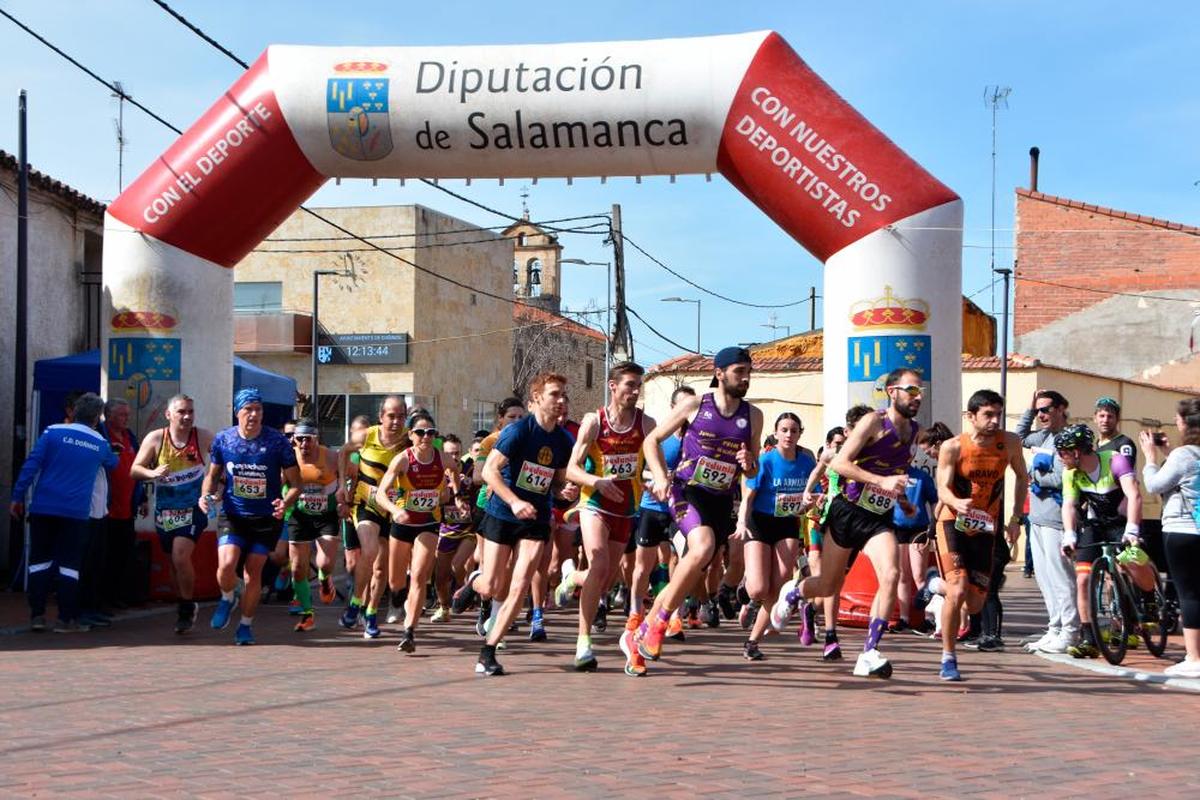 Momento de la salida de la IX Cross de Doñinos. EÑE