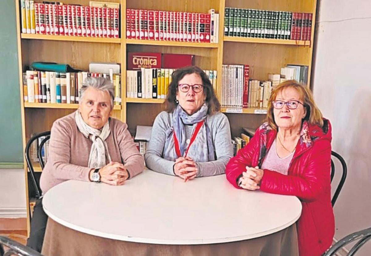 Francisca Rodríguez, María del Carmen Ruano e Isabel González, la corporación de El Manzano