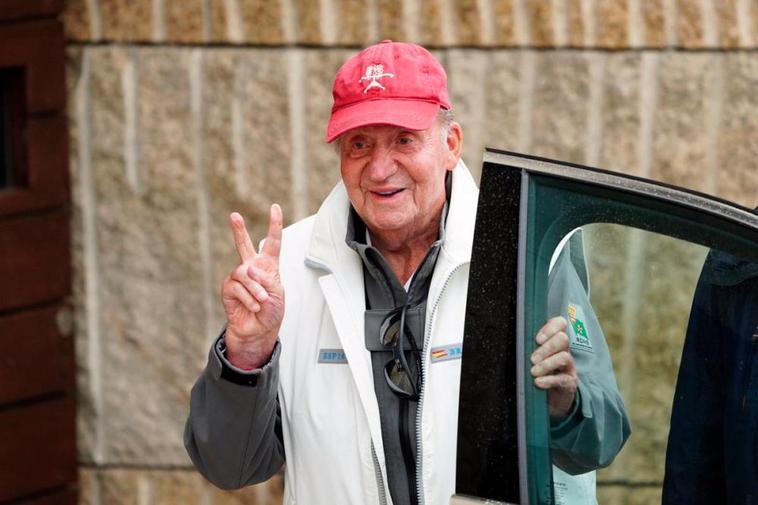 El Rey Juan Carlos vuelve a España