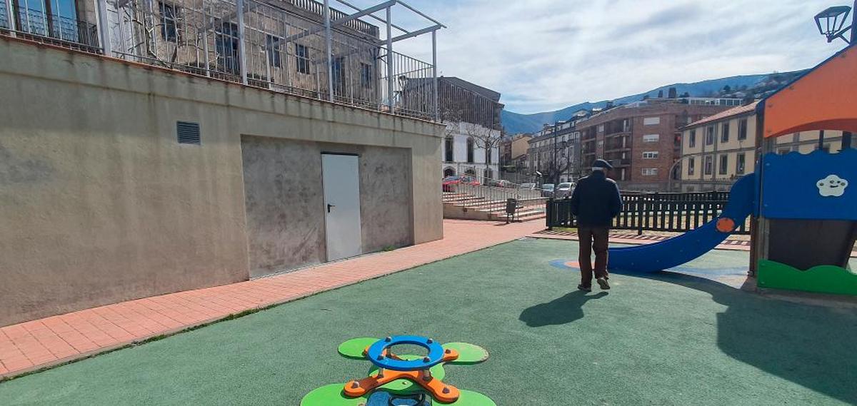 Imagen de la puerta del acceso superior de “El Murallón” ya tapiada para evitar actos vandálico