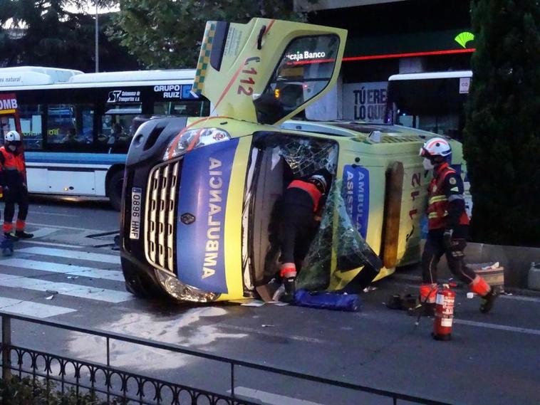 Multa para el conductor ebrio que chocó con una ambulancia