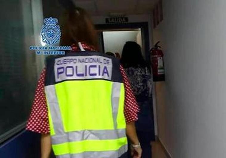Detenido por obligar a su mujer a prostituirse en varios lupanares para quedarse con el dinero