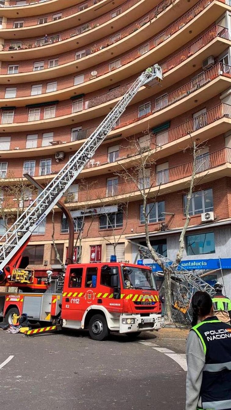 Un andamio se desploma hiriendo a dos trabajadores y una mujer que pasaba por debajo en Zamora