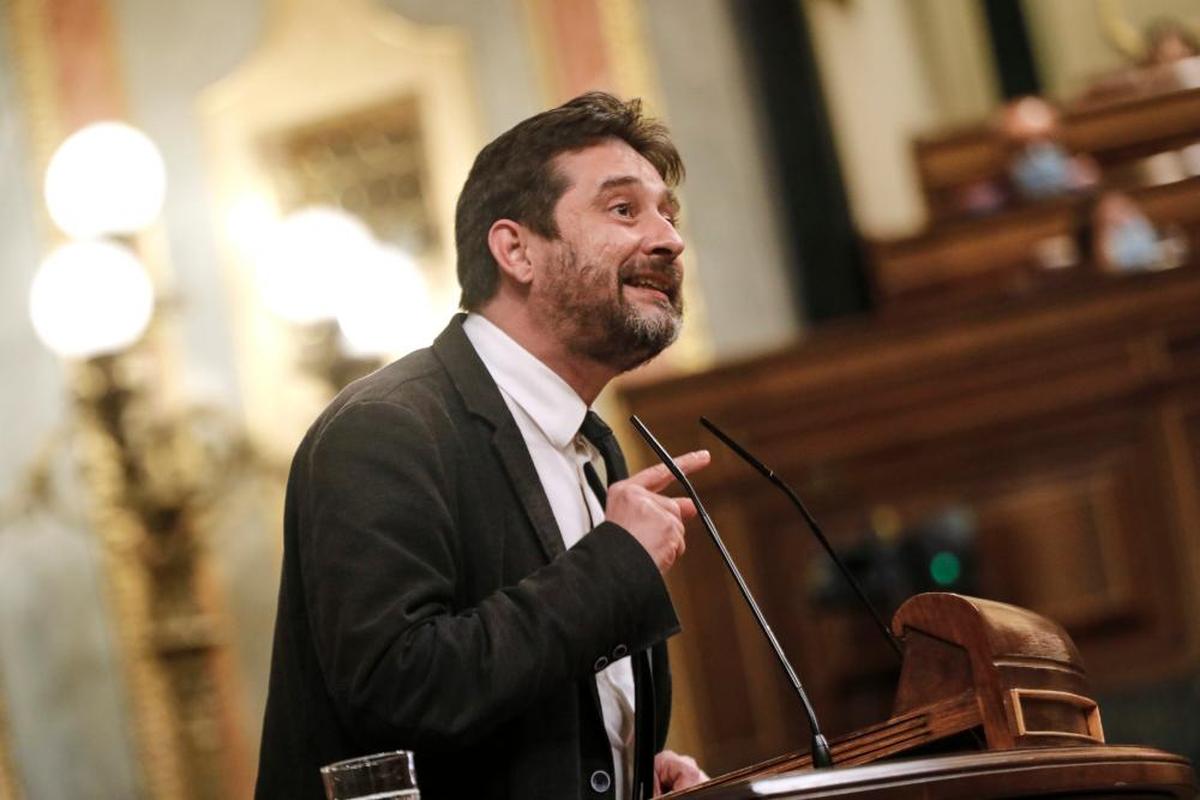 El diputado de Unidas Podemos Rafa Mayoral durante su intervención en una sesión plenaria en el Congreso de los Diputados