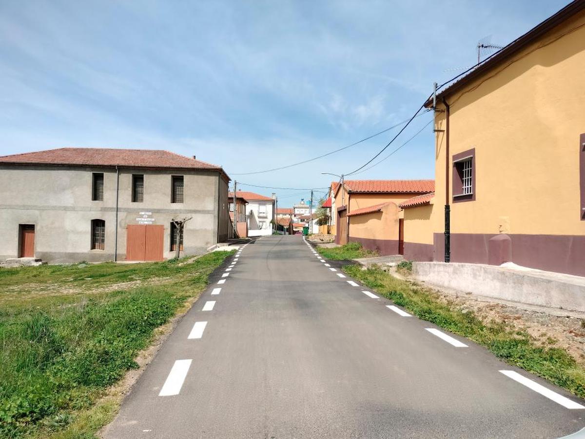 La mejora de la calle El Molino de Frades se llevó a cabo hasta el parque con ayuda de la Diputación.