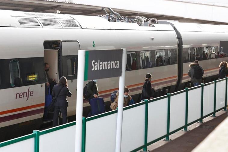Un tren en la estación de Salamanca