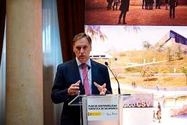Carlos García Carbayo en el Plan de Sostenibilidad Turística en el Casino de Salamanca.