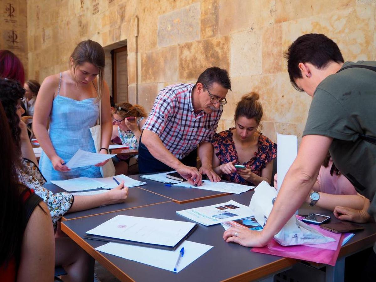 Matriculación de alumnos en la Facultad de Filología cuando aún no existía automatrícula en primer curso.