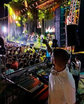 DJ ‘Perdi’ trabajando en las fiestas de Cordovilla, en Salamanca.