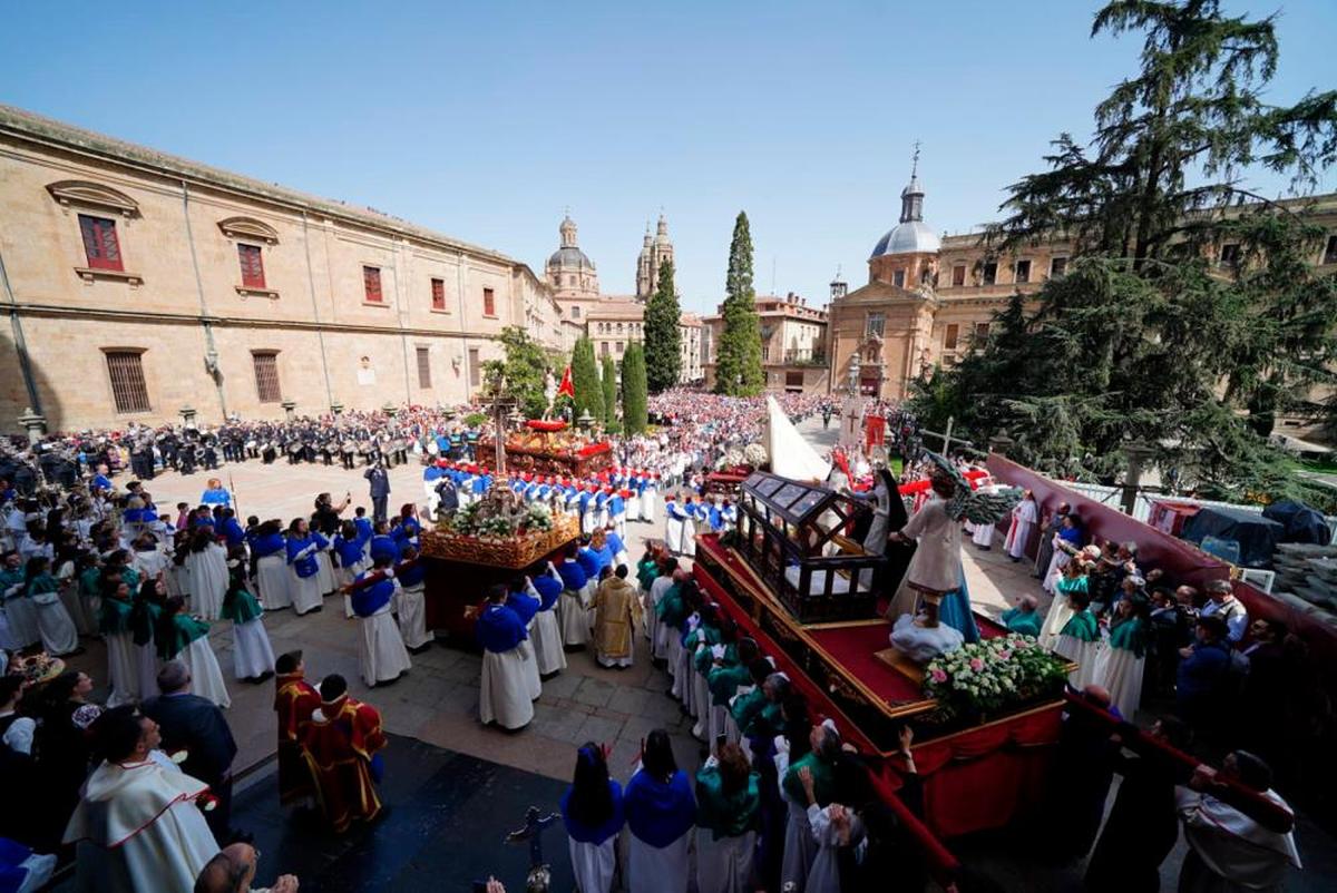 El Cristo Resucitado y Nuestra Señora de la Alegría frente al Atrio de la Catedral. | LAYA