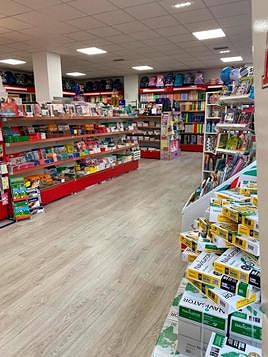 La papelería librería Machado está situada en Villamayor