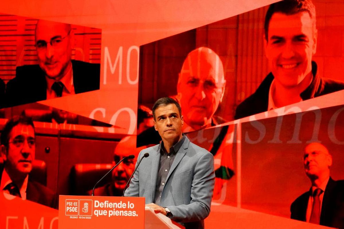 El presidente del Gobierno, Pedro Sánchez, durante el homenaje a Rodolfo Ares