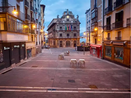 La Plaza Consistorial de Pamplona amanece vacía durante el estado de alarma