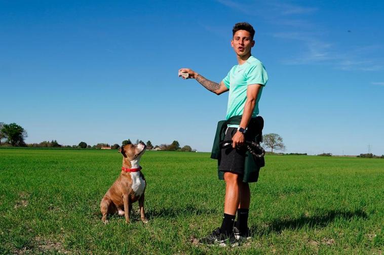 Un paseo con el jugador del Salamanca UDS, David Franco, y su perro Thor: “El vínculo es enorme”