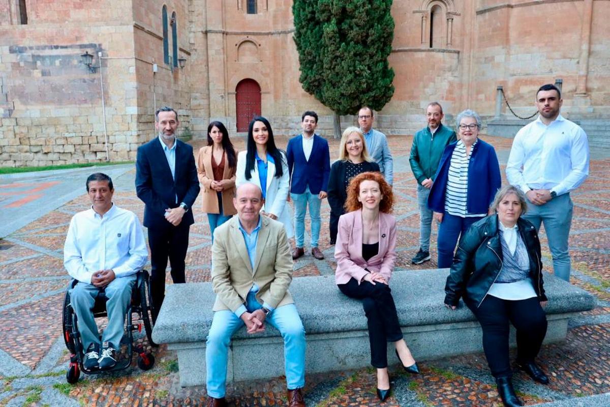 Ana Suárez, junto a su equipo de Ciudadanos