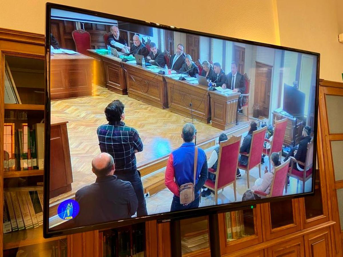 Los agentes de la Policía Nacional, durante el juicio