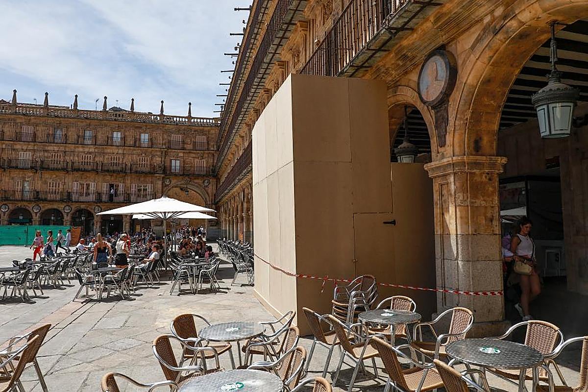 Andamio colocado en el pabellón de Petrineros, donde se tallará el medallón de Alfonso IX.