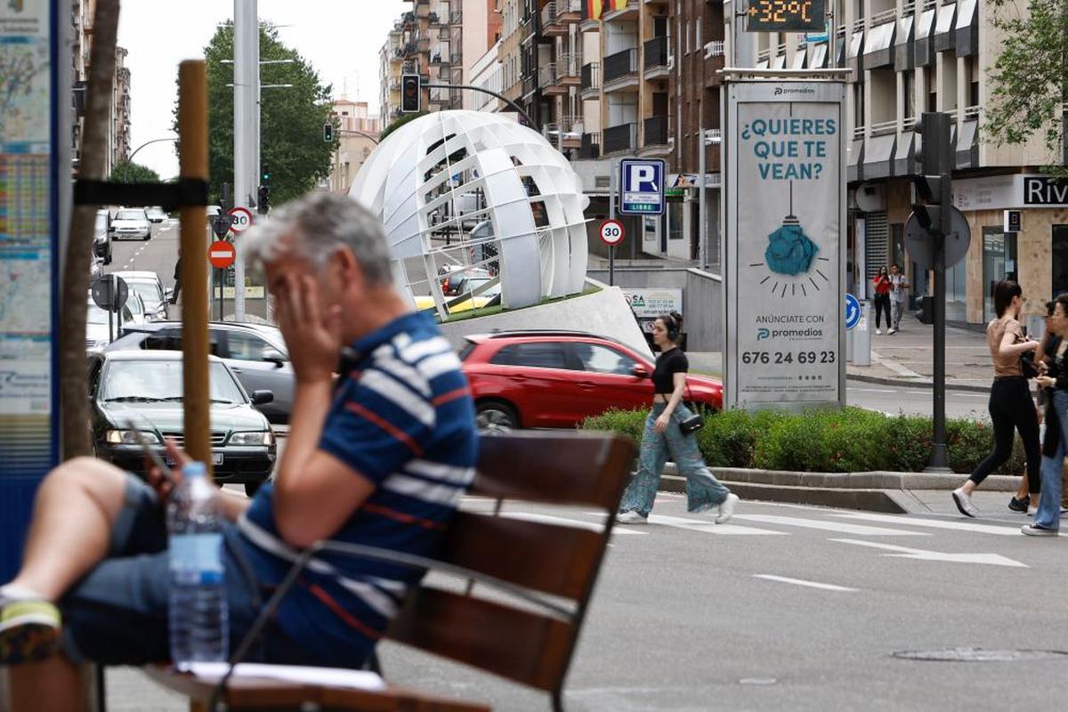 Los termómetros viarios marcaban hasta 32 grados.