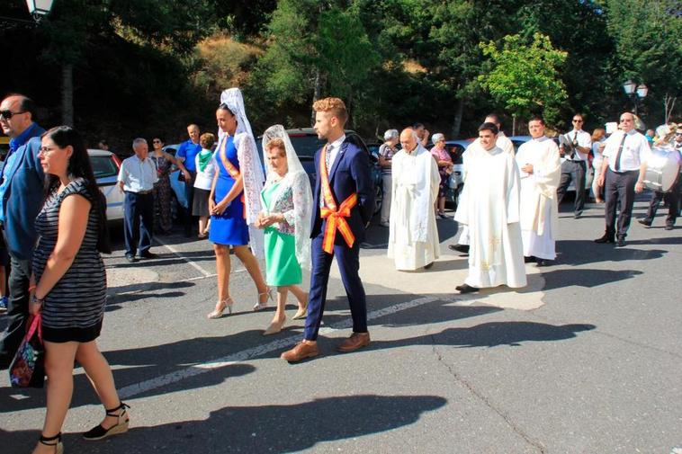Última Corte de honor de Béjar con el rey y la reina de 2016 en la procesión de la Virgen del Castañar