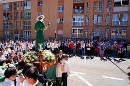 El barrio de San José honra a su patrón con procesión y paellada