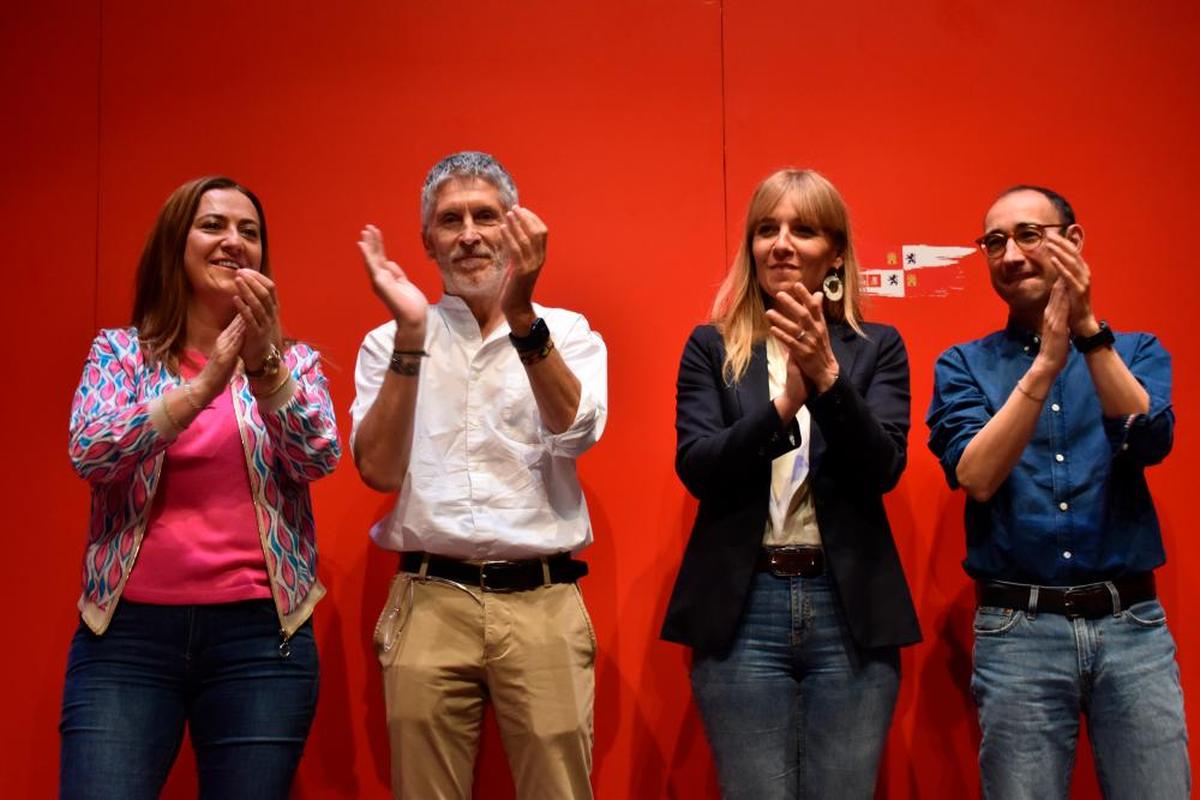 Virginia Barcones, Fernando Grande-Marlaska, Patricia Martín y David Serrada al finalizar la convención provincial del PSOE de Salamanca