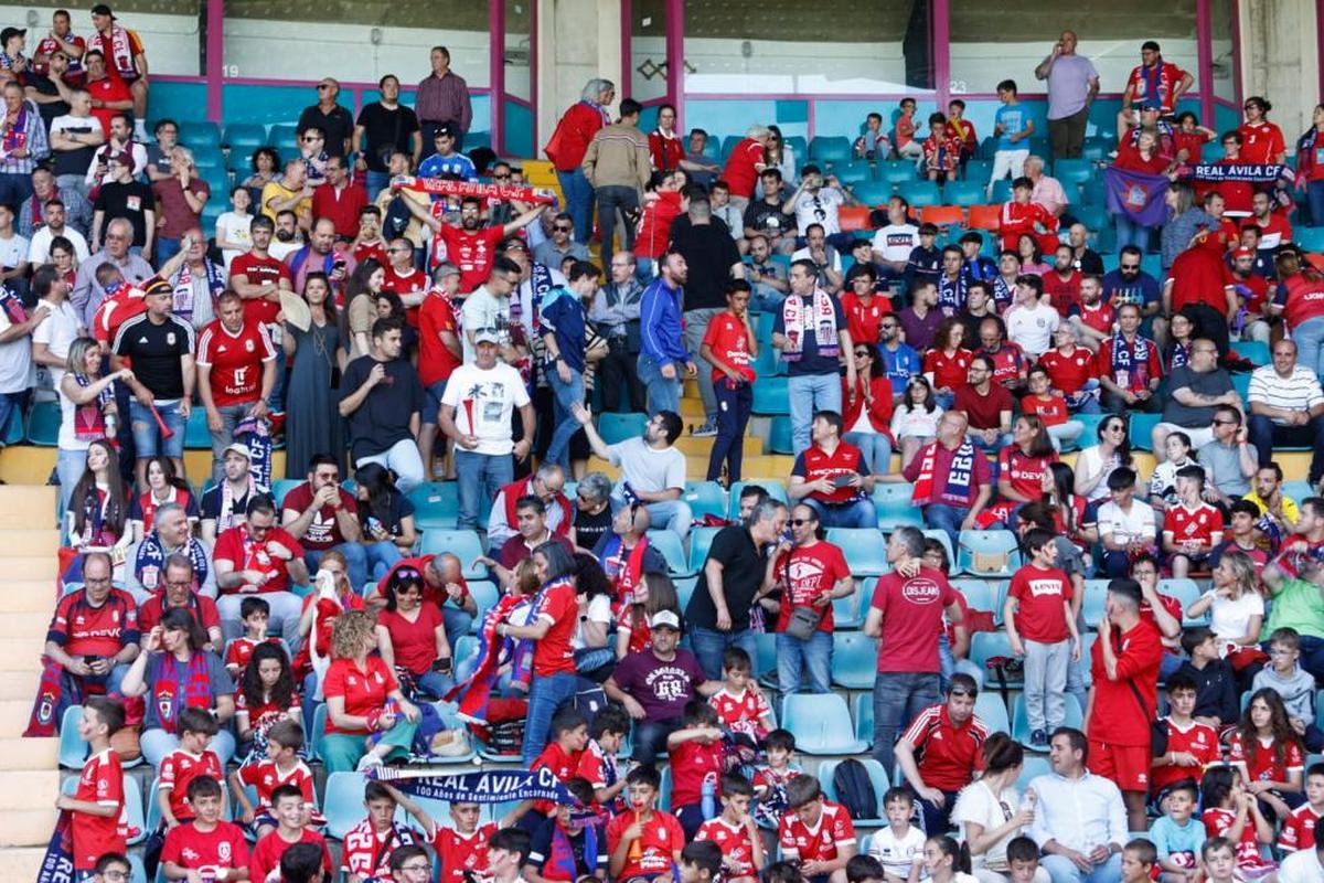 Aficionados del Real Ávila en el Helmántico