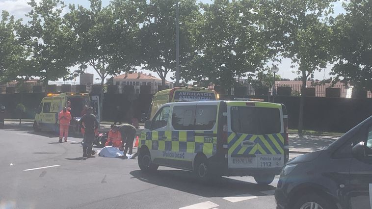 Un fuerte accidente deja a un motorista herido en la avenida Salamanca
