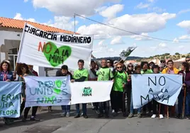 Parte de los manifestantes durante el comienzo de la ruta contra la mina 'Margarita'.