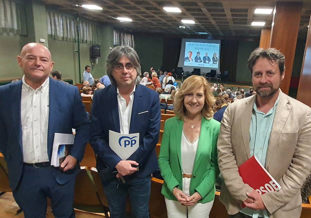 Garrido, Martín, Pozo y Cámara, antes del debate electoral en Béjar.