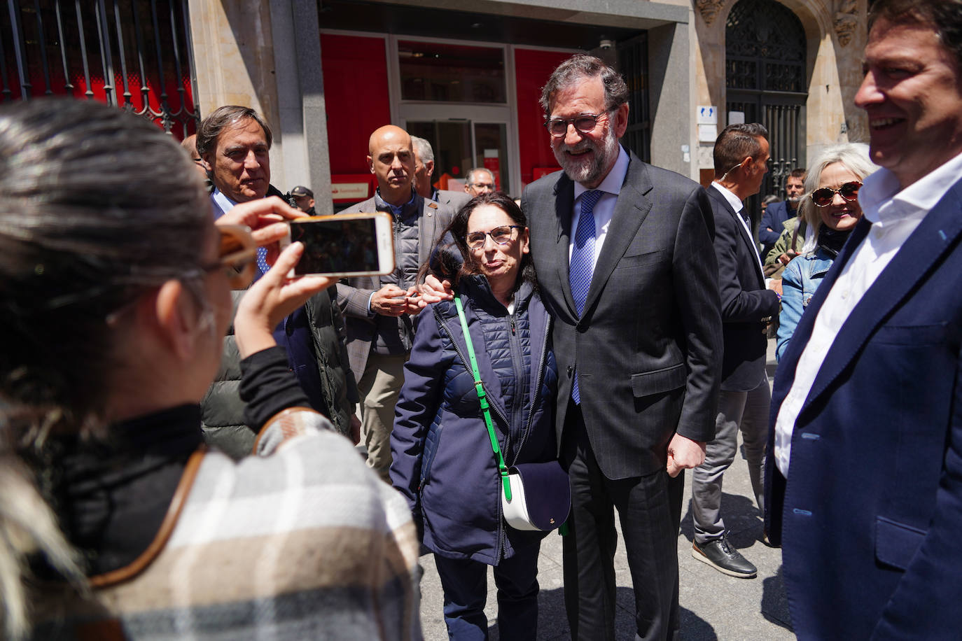 Mariano Rajoy se da un baño de masas en Salamanca