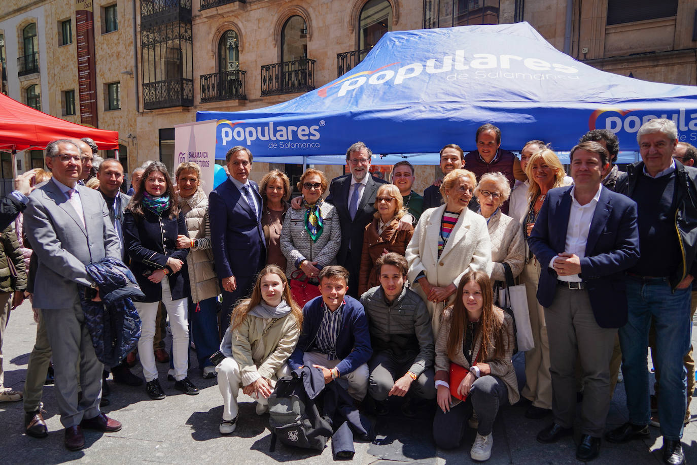 Mariano Rajoy se da un baño de masas en Salamanca