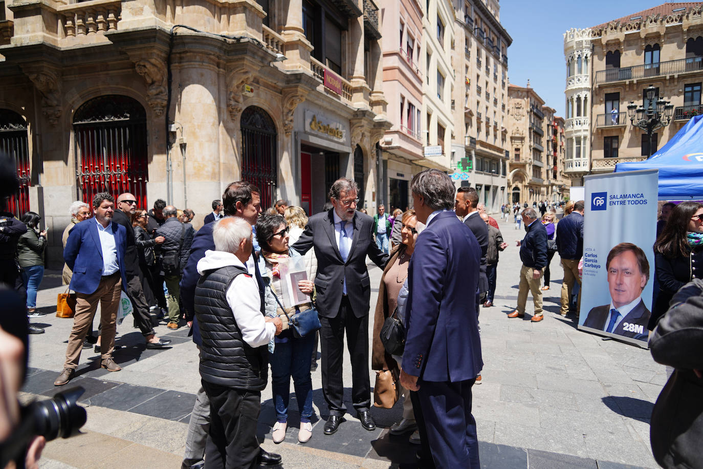 Mariano Rajoy se da un baño de masas en Salamanca