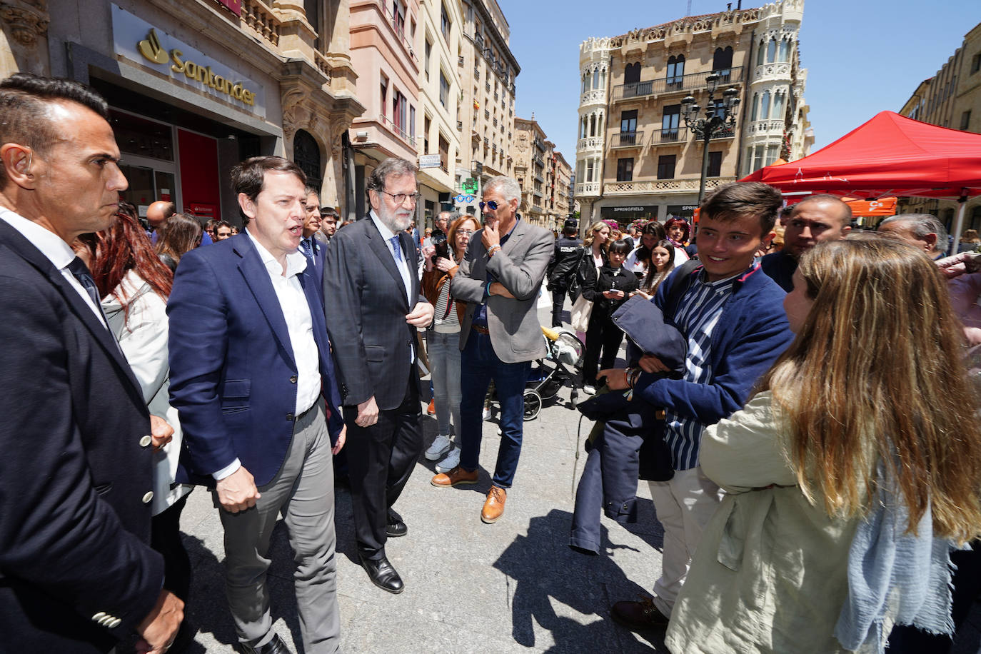 Mariano Rajoy se da un baño de masas en Salamanca