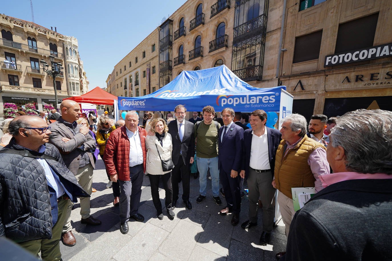 Mariano Rajoy se da un baño de masas en Salamanca