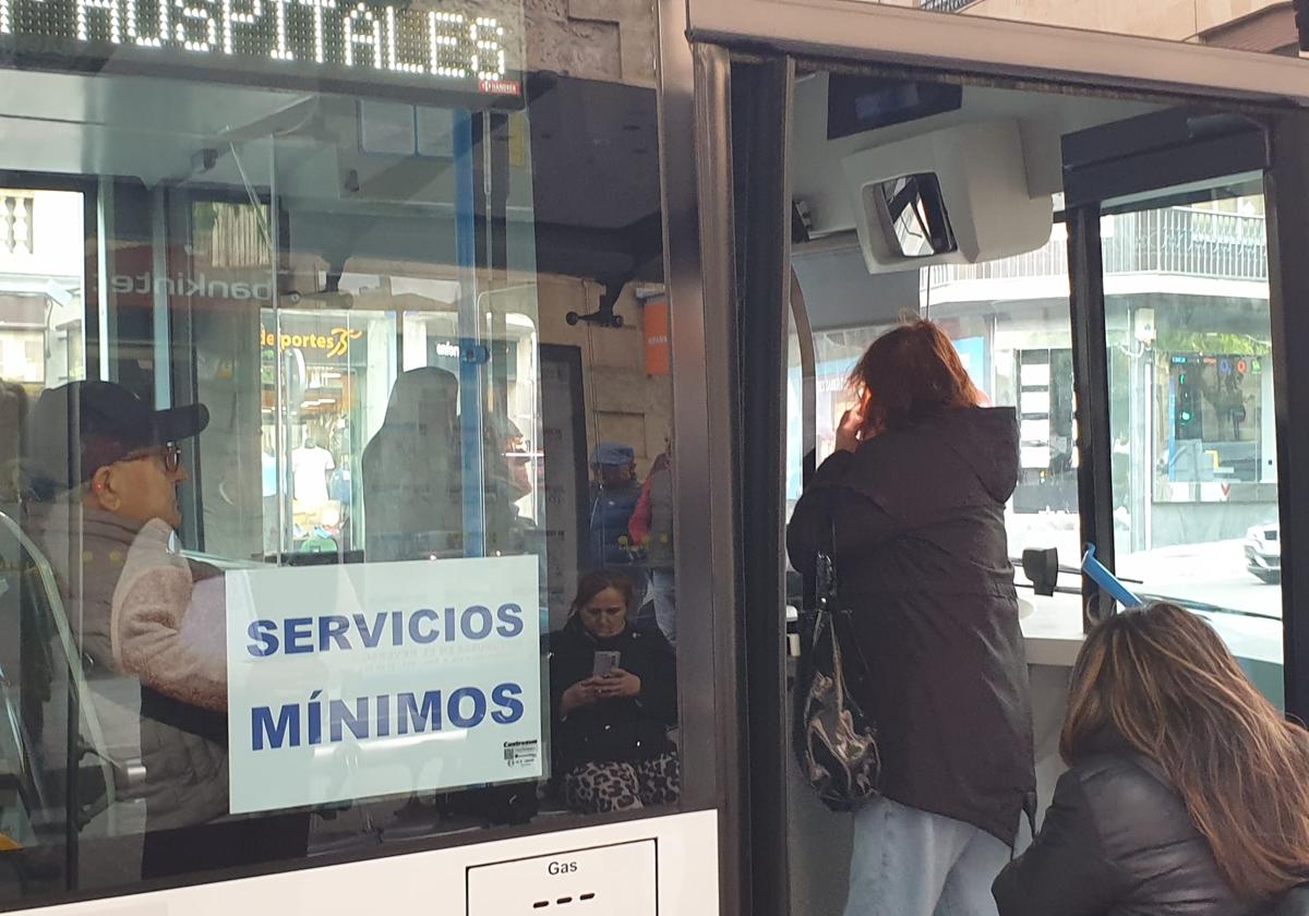 La huelga del transporte provoca grandes retrasos en los autobuses urbanos