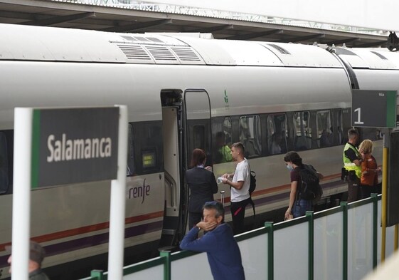 Un fallo en la central de Adif en León provoca retrasos de hora y media en los trenes que se dirigen a Salamanca