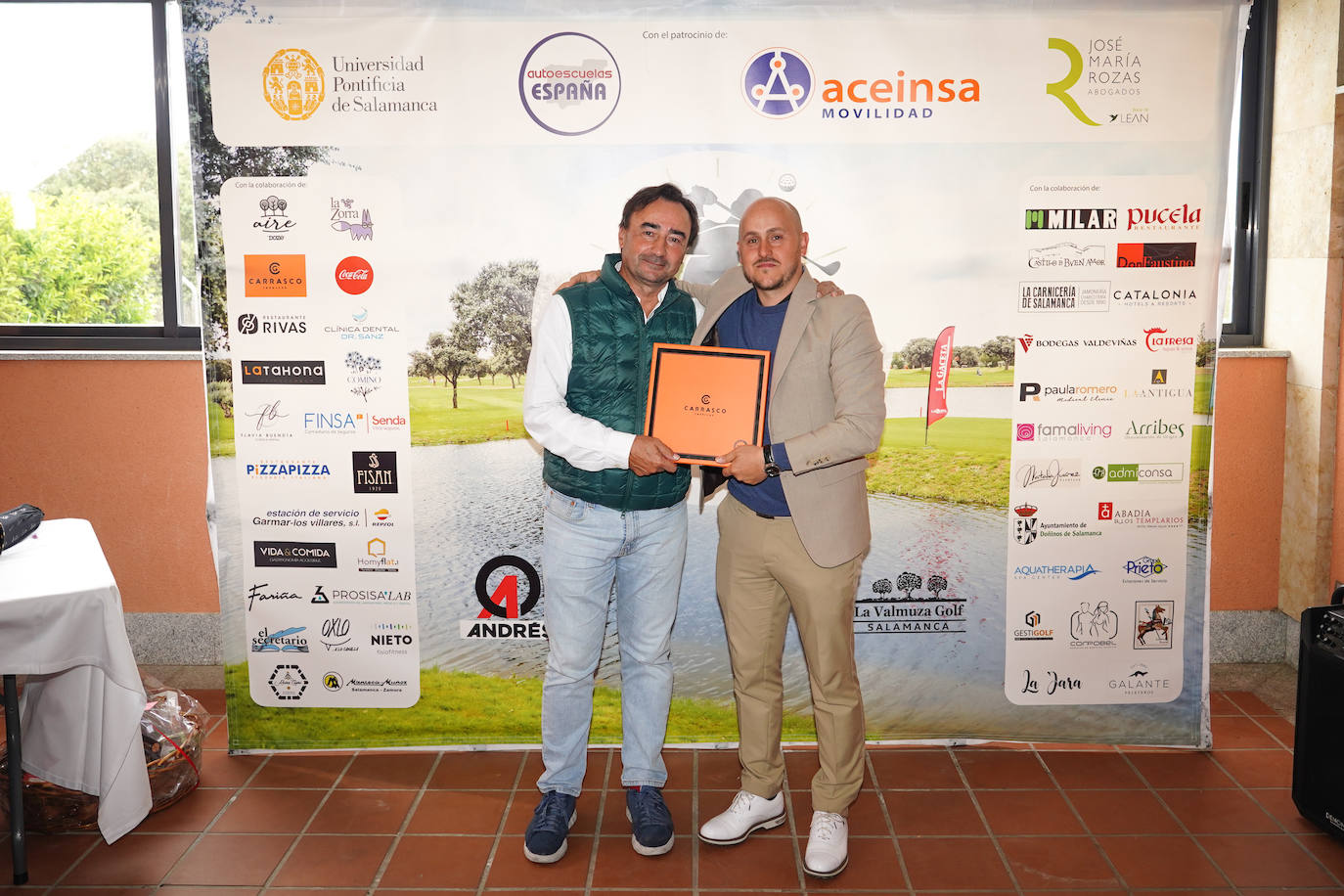 El premio indistinto approach más cercano al hoyo 11 lo ganó Manuel Martín Sánchez (1,06 m). Por ello ganó una Caja 125 aniversario de 5 blister de jamón ibérico 100% (valorado en 100 €) de Carrasco Guijuelo. Hizo entrega del premio Tanacho Carrasco, director general de Carrasco Guijuelo y lo recogió en nombre del ganador Alberto Dávila, director de La Valmuza.