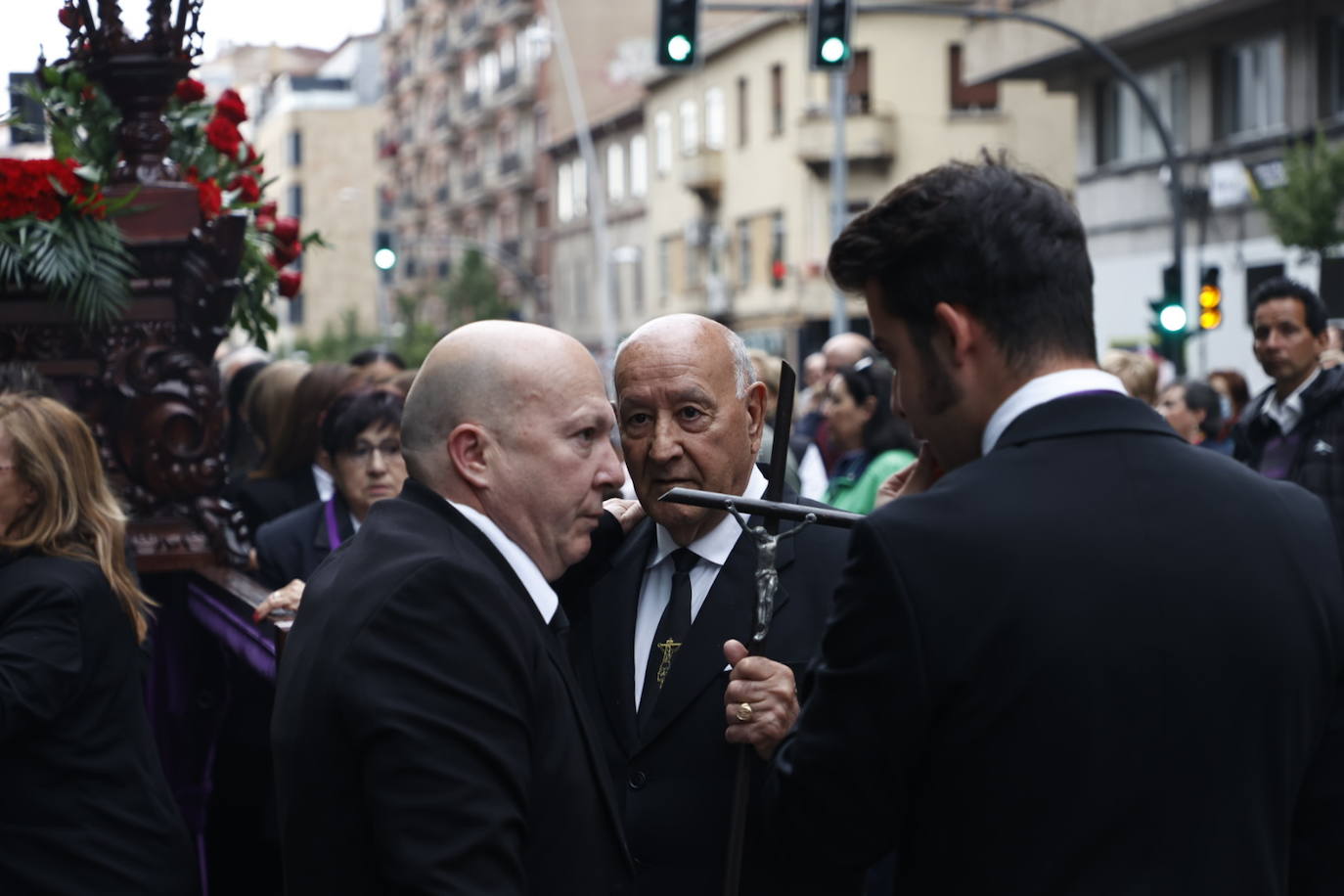 Las calles salmantinas vuelven a mostrar su devoción por el Cristo de los Milagros