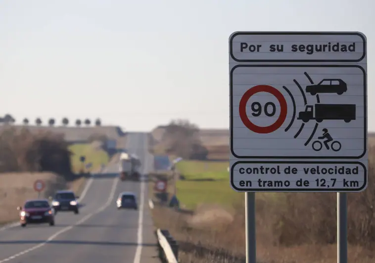 Un panel informativo de radar en una carretera nacional de Salamanca.