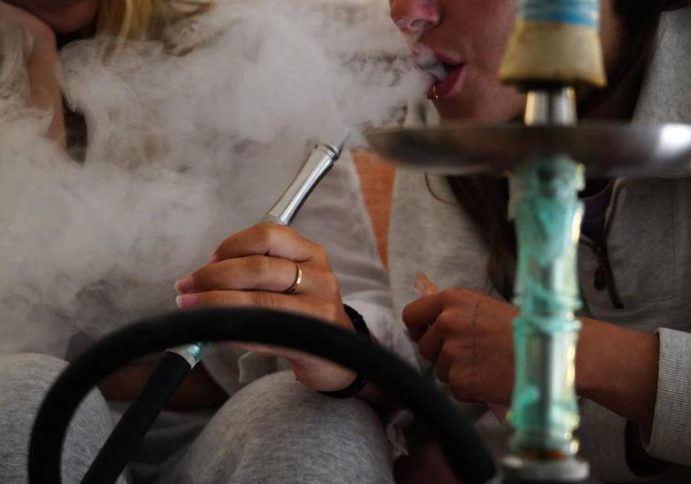 Los peligros de la nueva moda del vapeo incluso entre los menores de edad