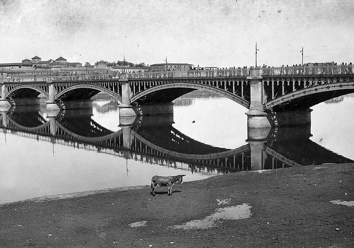 Vista del puente Enrique Estevan en 1944.