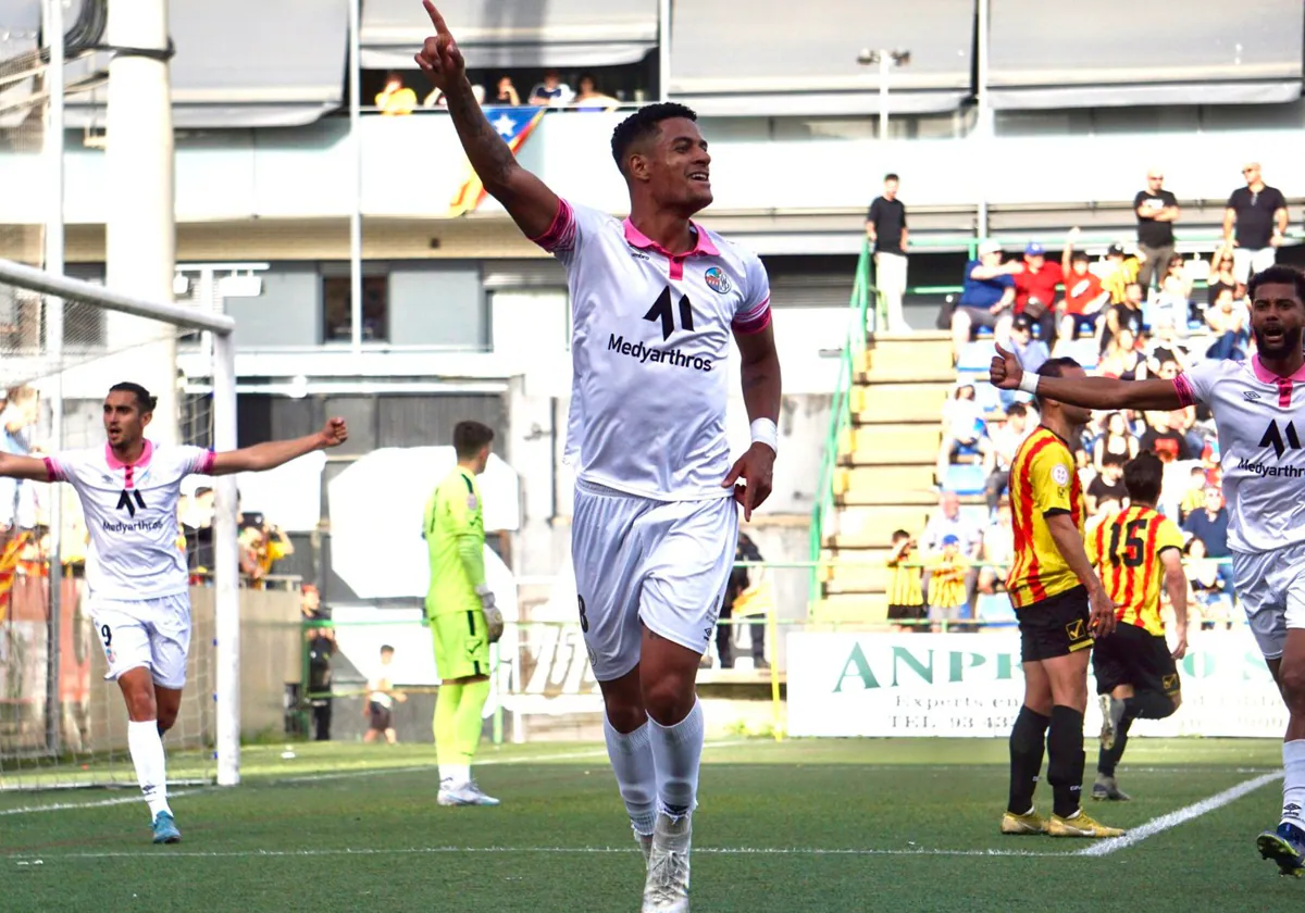 Marco Tulio celebra el gol del empate del Salamanca.