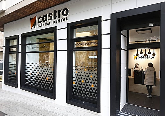 Imagen de la fachada de la Clínica Dental Castro.