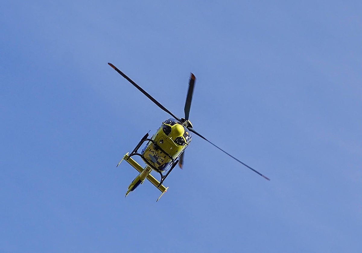 Un helicóptero de emergencias sobrevuela Salamanca.